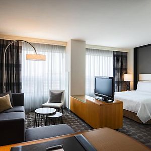 Renaissance Chicago O'Hare Suites Hotel